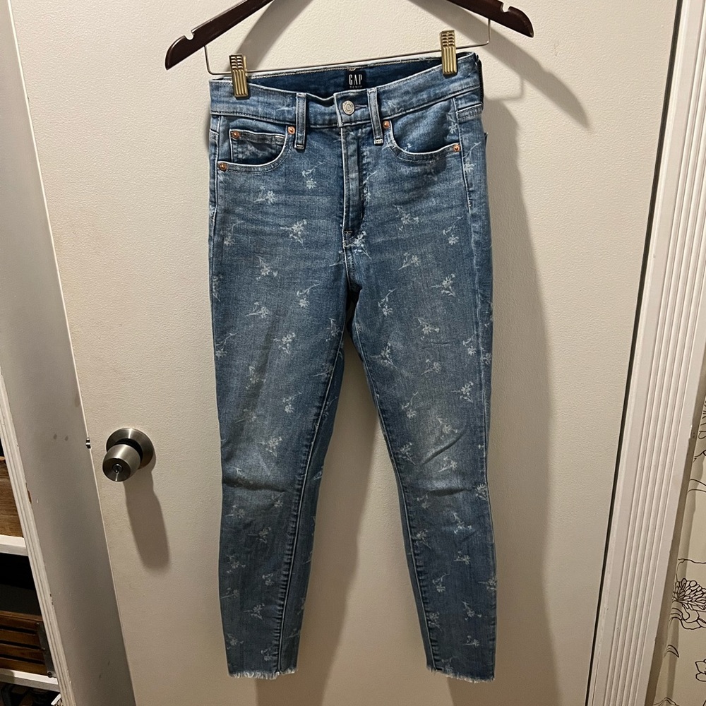 Gap high rise flower print skinny jeans